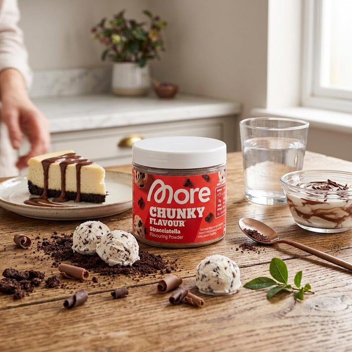 MORE Chunky Flavour Vanilla Perfection 150 g + Stracciatella 150 g – 2er Set Geschmackspulver mit Vanille & Schokolade, 300 g +Heartglobal Versandschutz