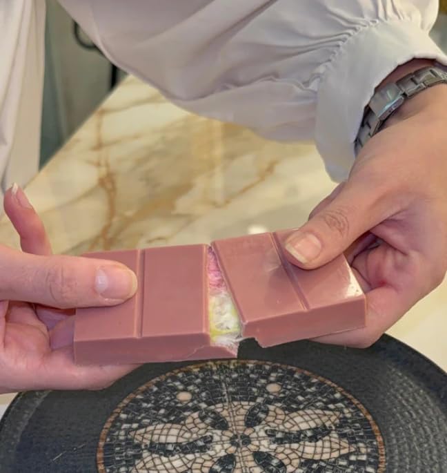 Angel Hair Style Schokolade Pink 75g | Gefüllt mit Pismaniye & Pistaziencreme | 2025 | Schokolade mit Türkische Zuckerwatte Kadayif Halva